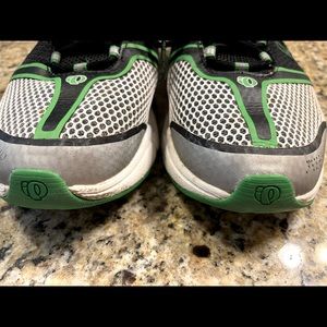 Pearl Izumi Gently Used Float IV Running Shoes Sz 10 Eur 44. Very little wear.